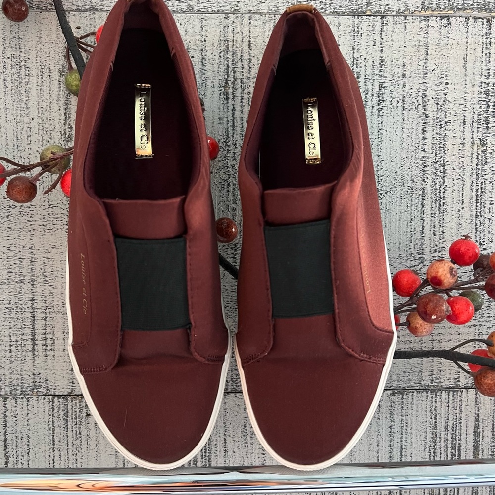 Louise et cie lo-Bette maroon satin slip on sneaker